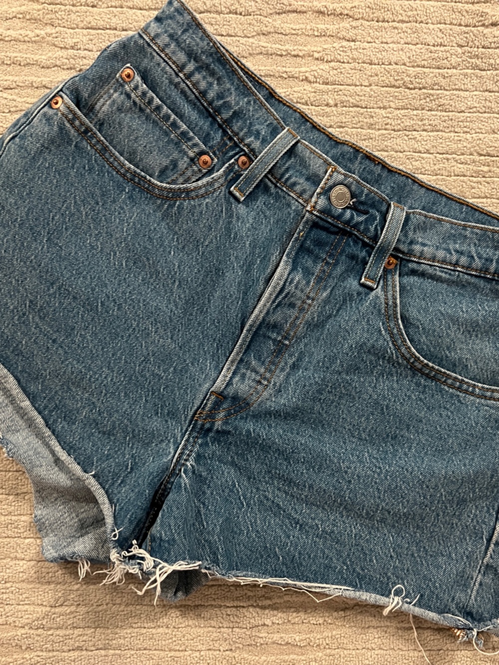 Levi’s cut off shorts